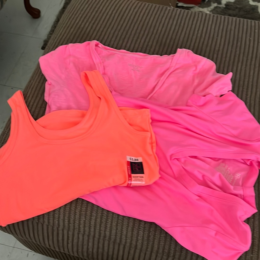 Women Assorted Shirts 👚 Size S